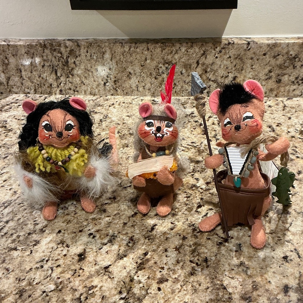 Annalee Handcrafted Mouse and Squirrel Figurines Set - Brown and Red - Picture 2 of 7